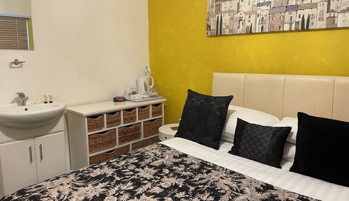 Double Room, Private Bathroom (Room 8)