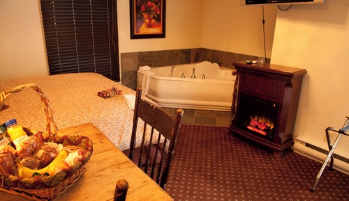 Comfort Room, 1 Queen Bed (6-Course Dinner & Hot Tub Included)