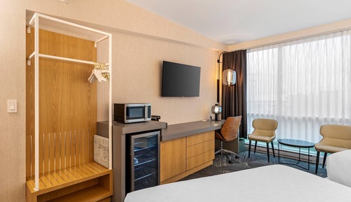 2 Queen Beds, City View