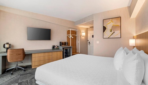 1 King Bed, Accessible, City View