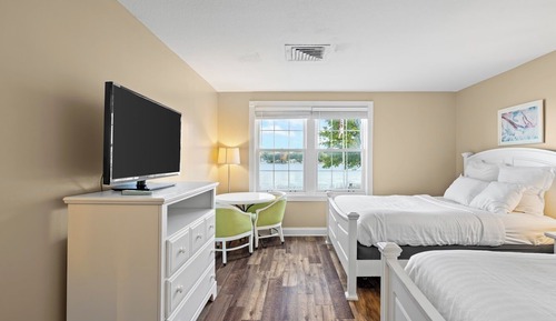 Room, 2 Queen Beds, Lake View