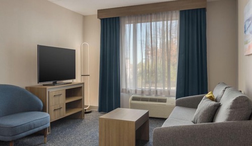 Suite, 2 Queen Beds, Accessible, Bathtub