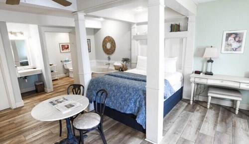 Standard Room, 1 Queen Bed, Jetted Tub