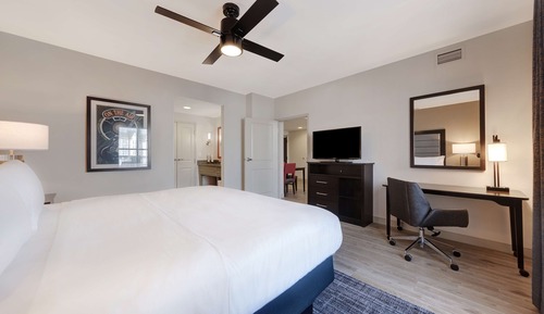 Suite, 1 King Bed, Balcony