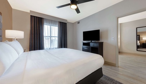 Suite, 1 King Bed, Accessible, Bathtub