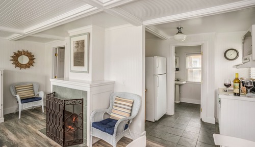 McBee Cottage - Grand Queen (Pet and child friendly)