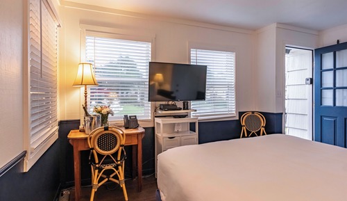 McBee Cottage - Cozy Queen (Pet and child friendly)