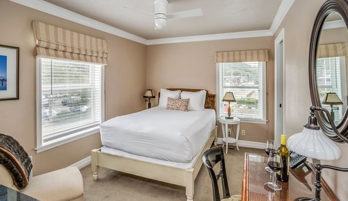 Cannon Beach Hotel - Standard Quarters (Not pet or child friendly)