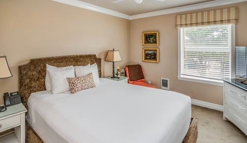 Cannon Beach Hotel - Classic Queen (Not pet or child friendly)