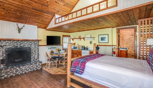 Hearthstone Inn - Lewis Queen (Pet and child friendly)