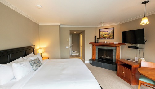 The Courtyard - Grand Queen (Pet and child friendly)