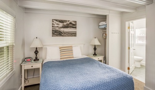 McBee Cottage - Standard Queen (Pet and child friendly)