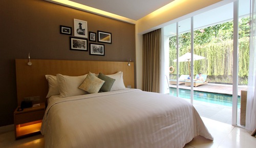 Deluxe Room, Pool Access