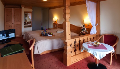 Economy Twin Room, 1 Bedroom, Smoking, Mountain View