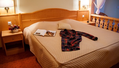 Economy Double Room Single Use, 1 Bedroom, Smoking, Mountain View