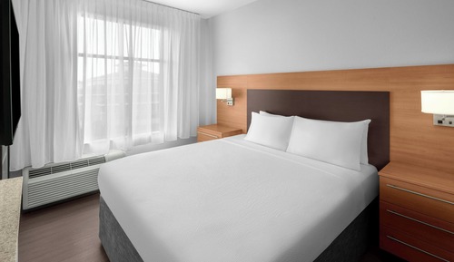 Suite, 2 Bedrooms (Mobility Accessible, Tub)