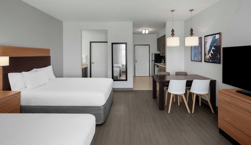 Studio, 2 Queen Beds