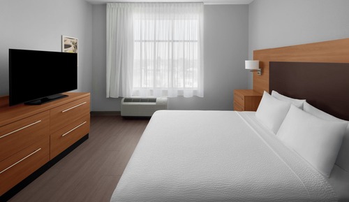 Studio, 1 King Bed with Sofa bed (Mobility Accessible, Tub)