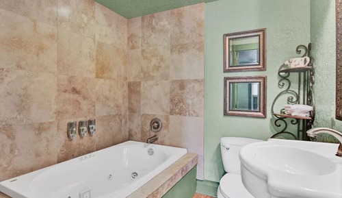 Standard Double Room, Ensuite (Sunlit Rose Suite)