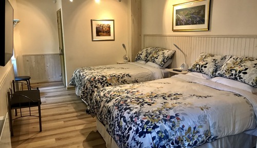 Standard Room, 1 Queen and 1 double bed (N° 1)