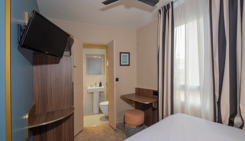 Tiny Double Room (9 sq meter)