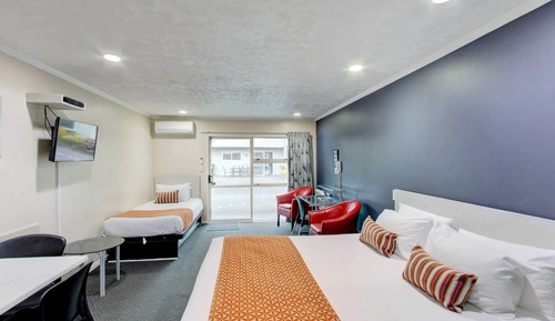 Executive Twin Studio