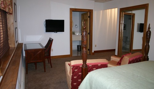 Deluxe Room, 1 Queen Bed, Private Bathroom (Deluxe Room)