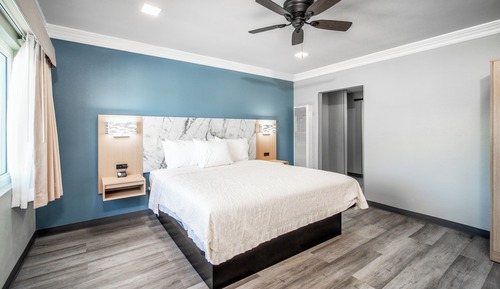 Comfort Room, 1 King Bed