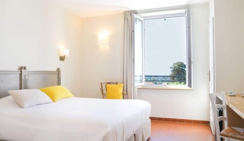 Room, Sea View