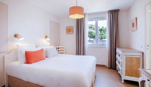 Room, City View