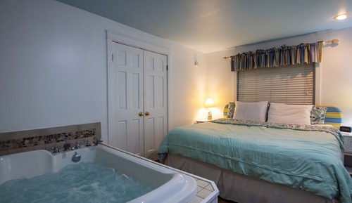 Deluxe Double Room, Ensuite, Courtyard View (Galien Suite)