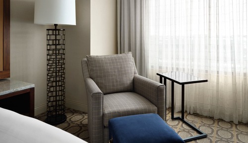 Room, 1 King Bed (Mobility/Hearing Access, Roll-In Shwr)