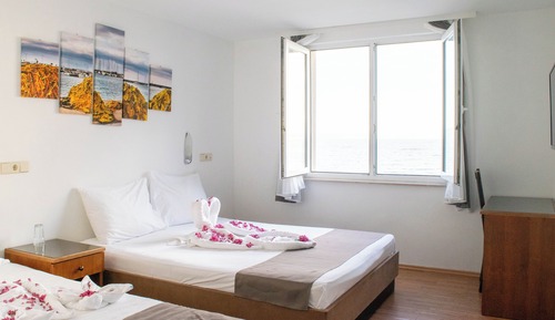 Standard Room, Multiple Beds, Sea View