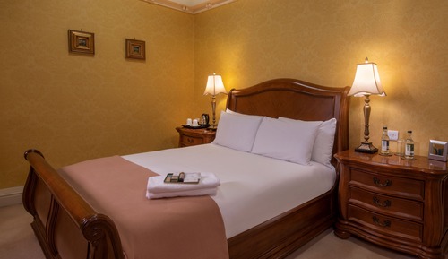 Deluxe Room (Hugh Stewart House)