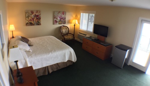 Junior Suite, 1 King Bed, Jetted Tub, Lake View