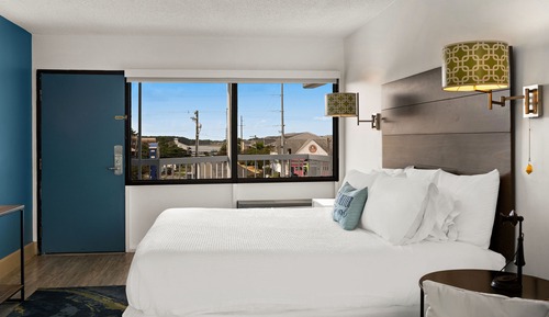 Beach House Dewey King Bed Suite