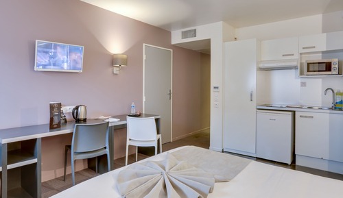 COMMUNICATING SUITE (2 STUDIOS)