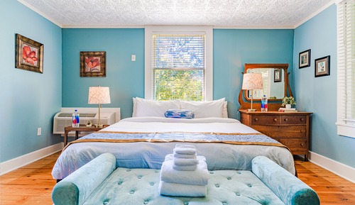 Executive Studio, Private Bathroom (Azalea Suite)