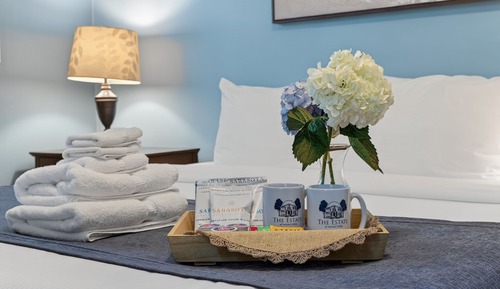 Deluxe Double Room, Private Bathroom (Bougainvillea Room)
