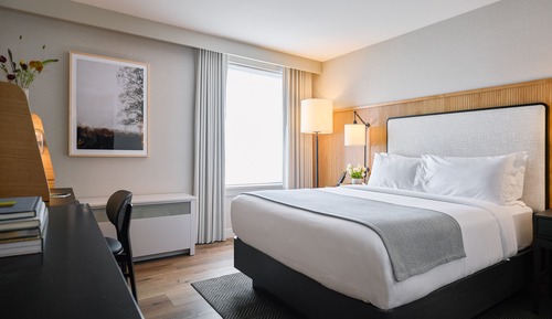 Standard Room, 1 Queen Bed, City View (Classic Queen)