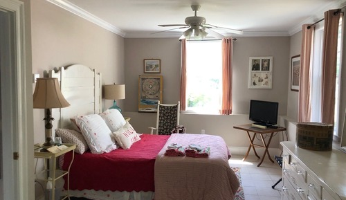 Room (Anna Rose - Queen)