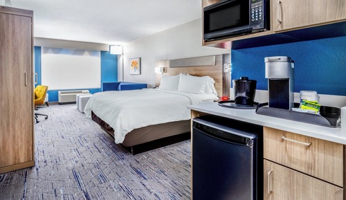 Suite, 1 King Bed, Accessible (Communications)