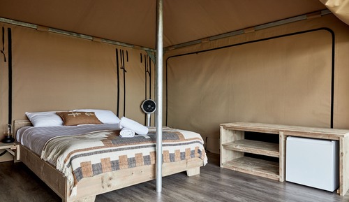 Comfort Tent, 1 Queen Bed, Beachside