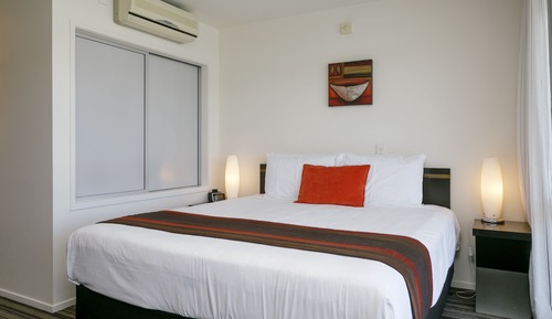 Luxury Studio, 1 King Bed with Sofa bed, Pool View, Poolside