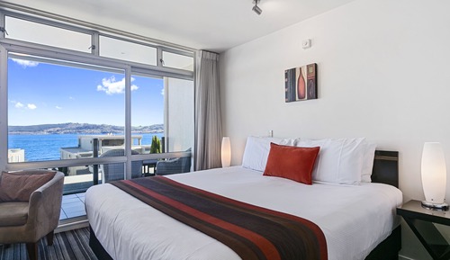 Luxury Studio, 1 King Bed, Lake View