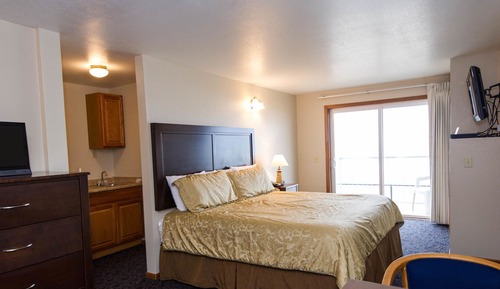 Deluxe Room, 1 King Bed, Jetted Tub (First Floor)