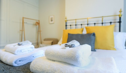 Double Room, Private Bathroom (Dovedale)