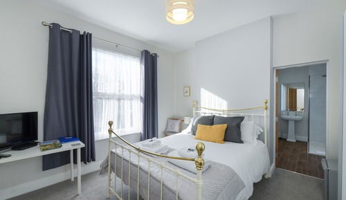 Standard Double Room, Ensuite (Elvaston)