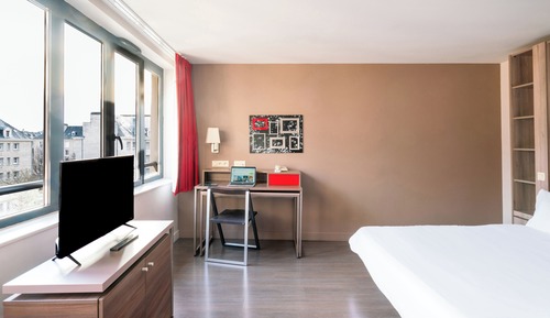 Superior Studio, River View