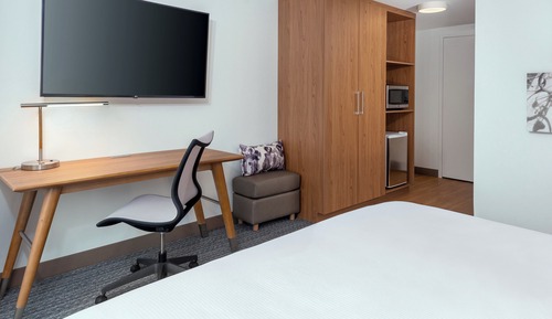 Standard Room, 1 King Bed (Mobility Accessible, Roll-In Shower)